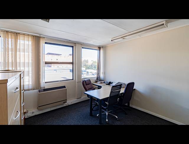 498M² OFFICE TO LET IN FERNDALE
